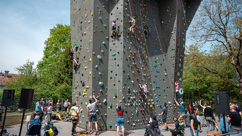 Herbst am Kletterturm Kids Buin